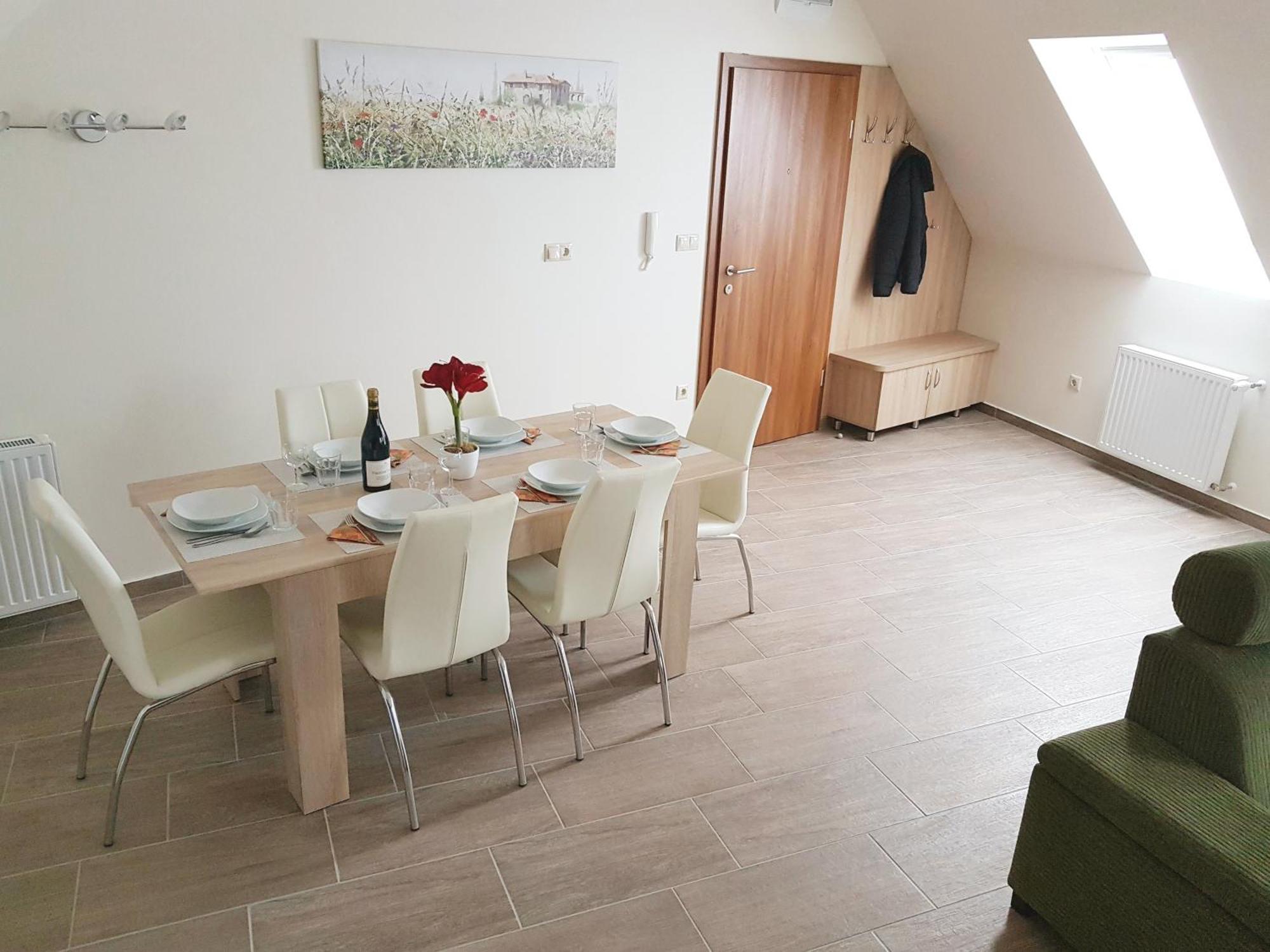 Silver Apartment *
